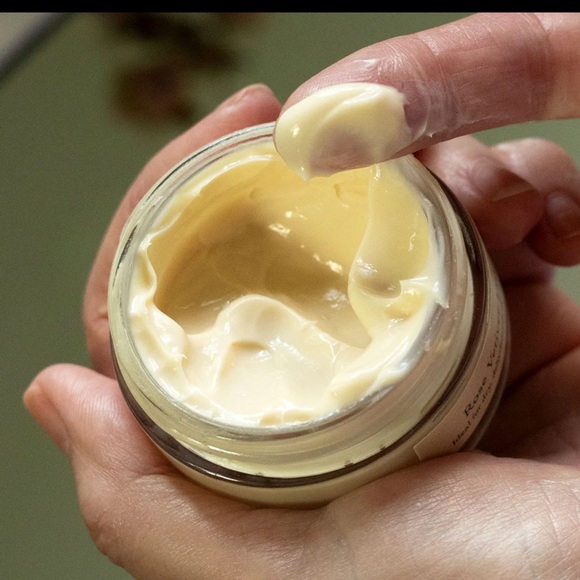 Evan Healy Rose Moisturizer- Dry Dehydrated Skin - Picture 3 of 4